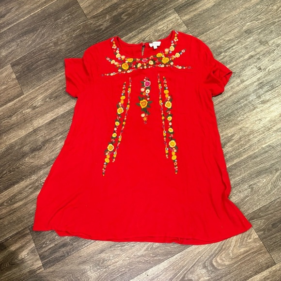 Umgee Dresses & Skirts - UMGEE Red Floral Embordered Tunic Short Sleeve Flowy Top Women's Size 2XL